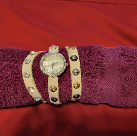 Leather wrap around watch with bling. - Picture 2 of 7